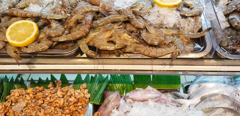 Poissons et crustacés péchés venant des étales Boulonnaise