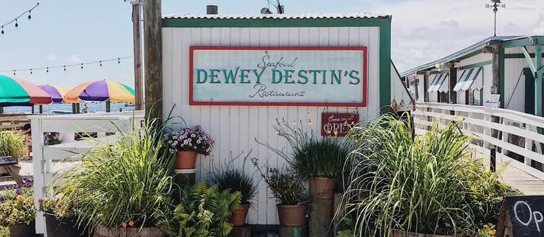 Dewey Destin's Restaurant
