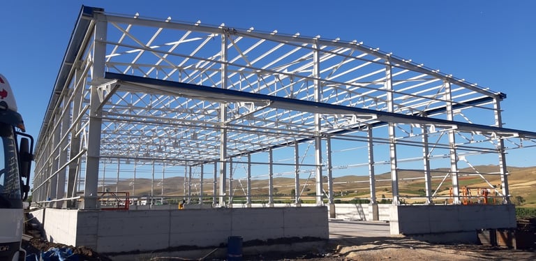 Kırşehir’de bulunan bir döküm fabrikasının ek binasının inşaat süreçleri.