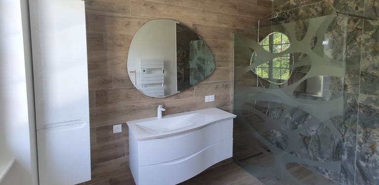 Une belle salle de bains dont les travaux sont finis