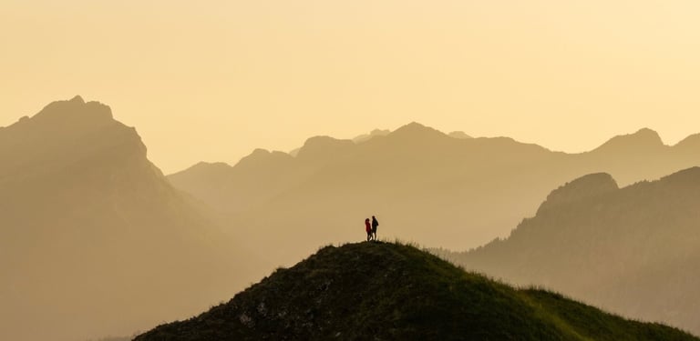 Prise de vue aérienne par drone dans les Alpes – Montagne en Drone