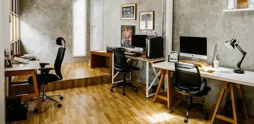 ile m2 biura na pracownika open space biuro