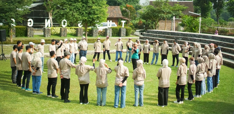 Suasana outbound Jogja penuh kebersamaan, dengan berbagai aktivitas yang mempererat hubungan tim