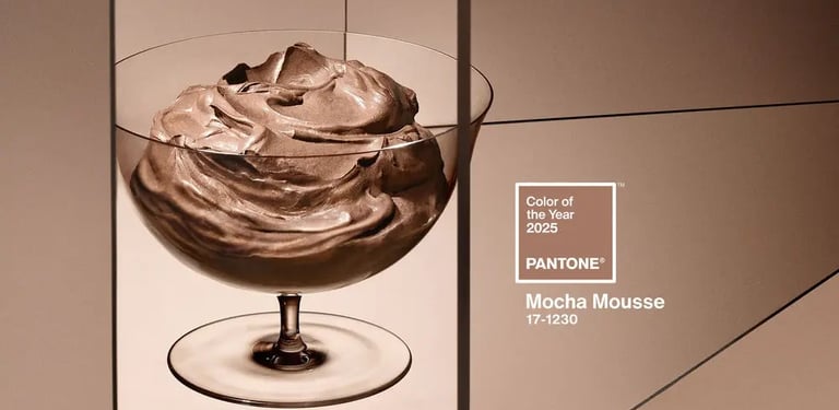 Mocha Mousse cor do ano de 2025 escolhida pela Pantone