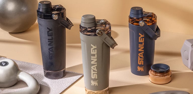 Conjunto de garrafas Stanley Activate Shaker de 591ml em várias cores, com acessórios de treino ao f