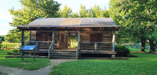 Hixson/Chattanooga - Historic Christian Sniteman cabin at Greenway