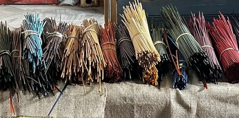 Atelier d’artisanat d’art, ébénisterie et marqueterie de paille à Marseille.