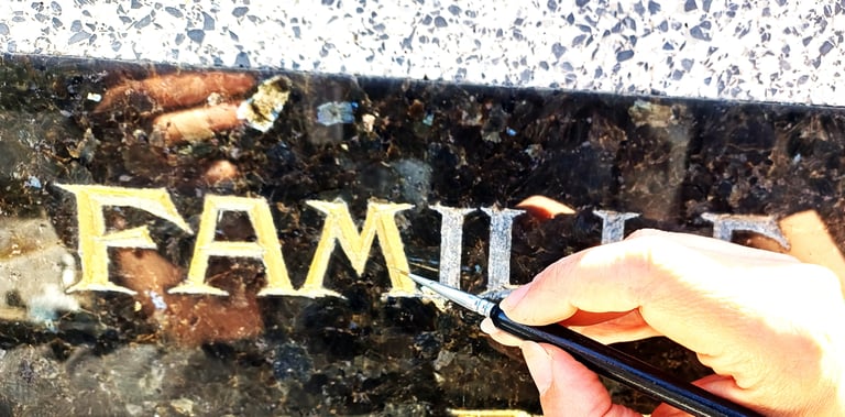 Rechampissage tombe, refaire écriture or tombe Sepulture 49