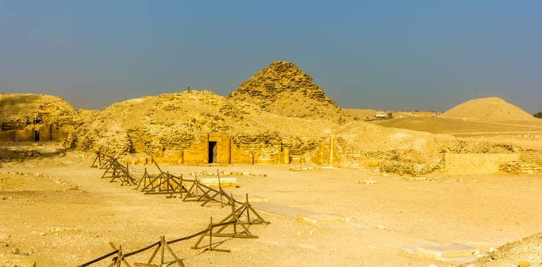 DESCOBERTAS EM SAQQARA EGITO .