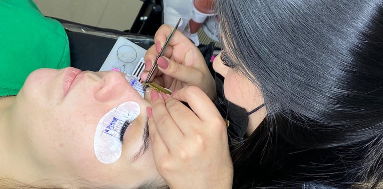 Curso Iniciante Extensão de Cílios