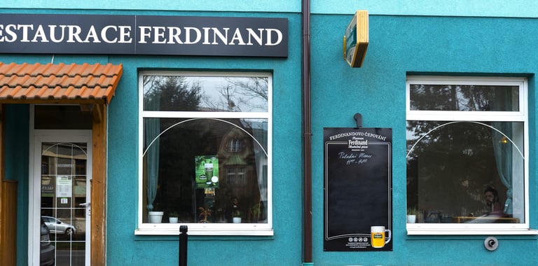 Vchodové dveře do restaurace Ferdinand 