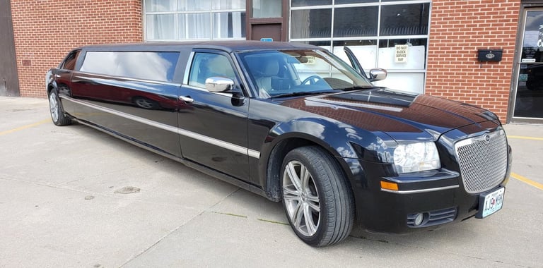 Chrysler 300 Limo Classic luxury limoin NJ, NY, MA, CT and nearby areas
