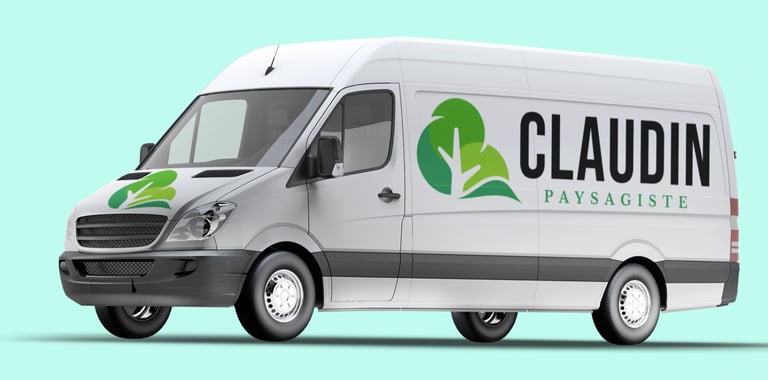 Fourgonnette de service d'aménagement paysager avec un logo de d'entreprise paysagiste.
