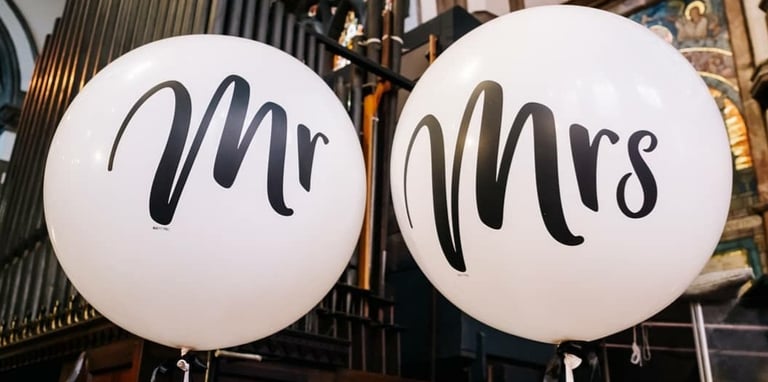 MR & MRS balloons