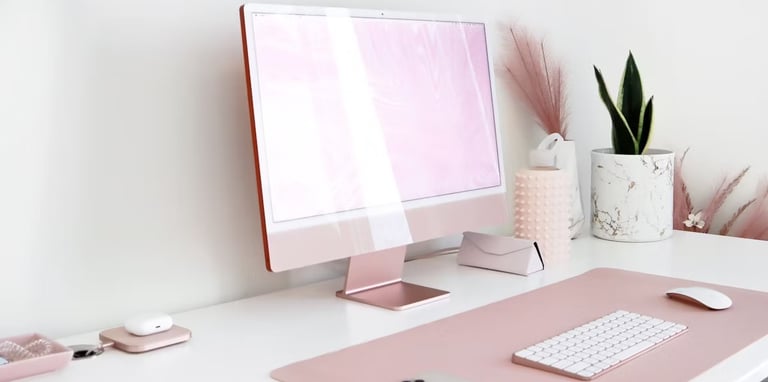 schermo computer Apple per gestione social