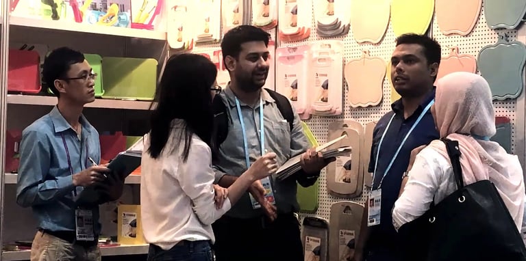 The company's booth at the exhibition attracted many visitors