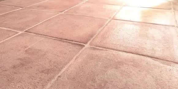 sol carreaux en terre cuite traités et cirés