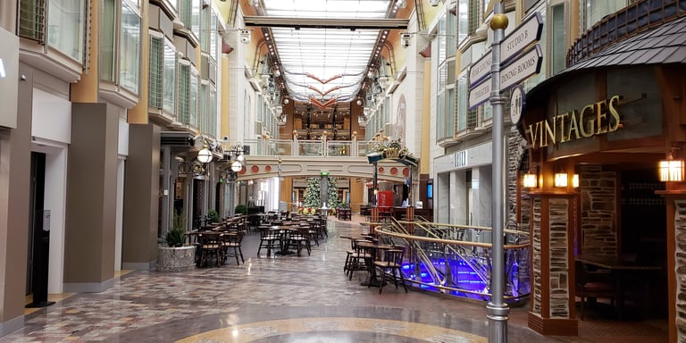 Along the Promenade on Independence of The Seas