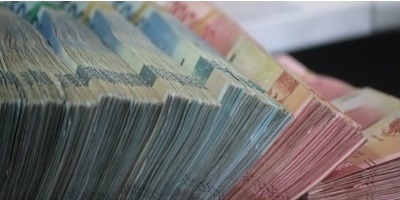 Imagen super realista de billetes de 50€, 100€ y 200€ en abanico