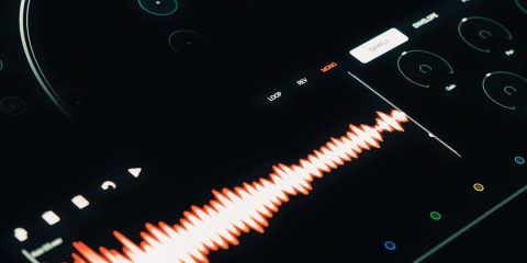 Computer screen with a visual audio pattern