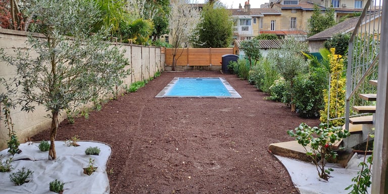 Réalisation d'un jardin : plantations, engazonnement, fertilisation