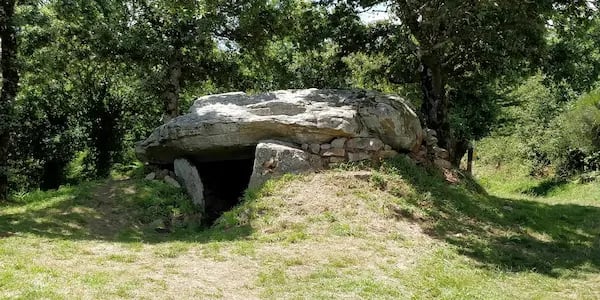 Ty Bayon - Présentation de Belz - Dolmen de Kerprovost