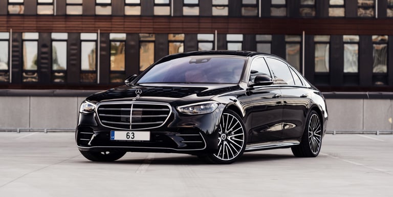 MercedePrivate chauffeur transfer car in front of luxury hotel in Switzerland