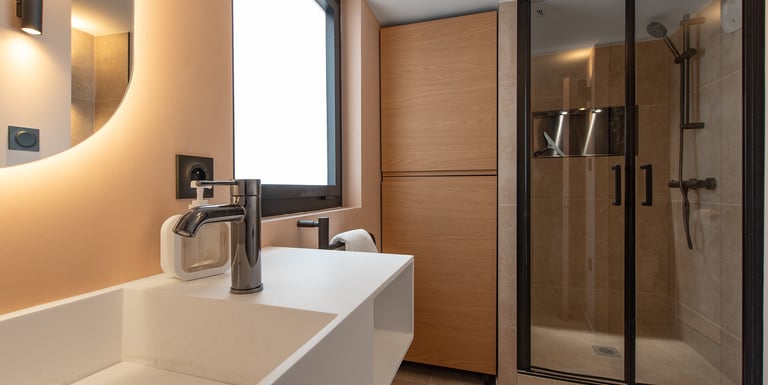 Architecture intérieure sur mesure, harmonie des matières et des volumes