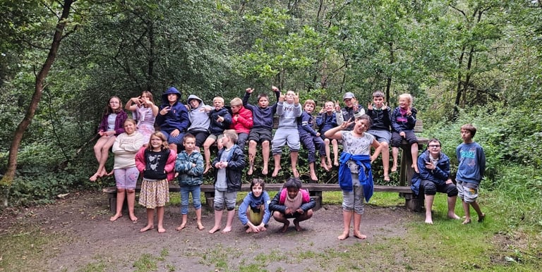 Élèves en sortie éducative au sentier pieds nus