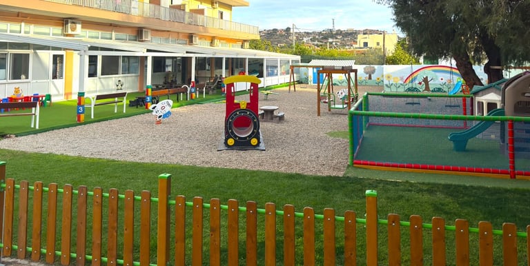 παιδικη χαρα σε παιδικο σχολειο