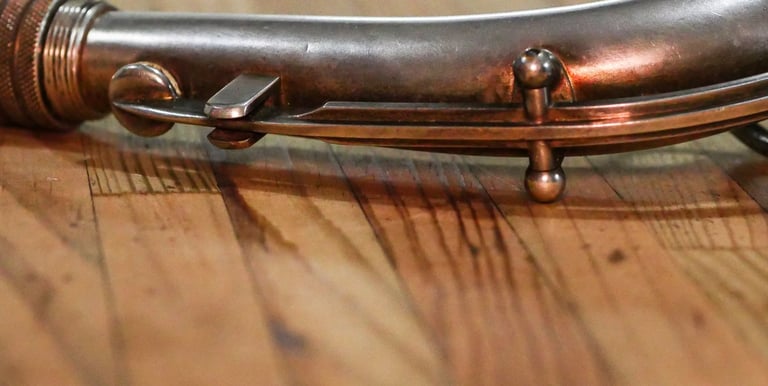 Photo du bocal d'un saxophone