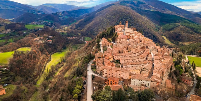 Nocera Umbra vallate verdi borghi medievali Umbria