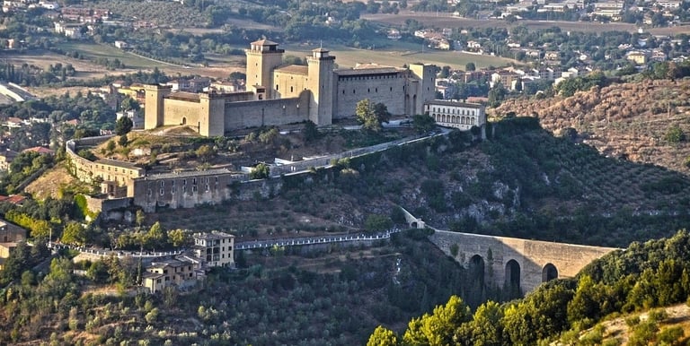 Spoleto rocca antica festival colline Umbria