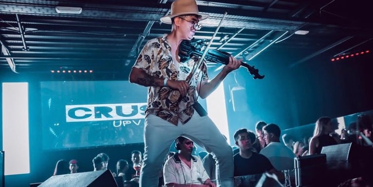 Actuación profesional de violín de Mauro Ruiz en eventos privados y corporativos exclusivos en Valen