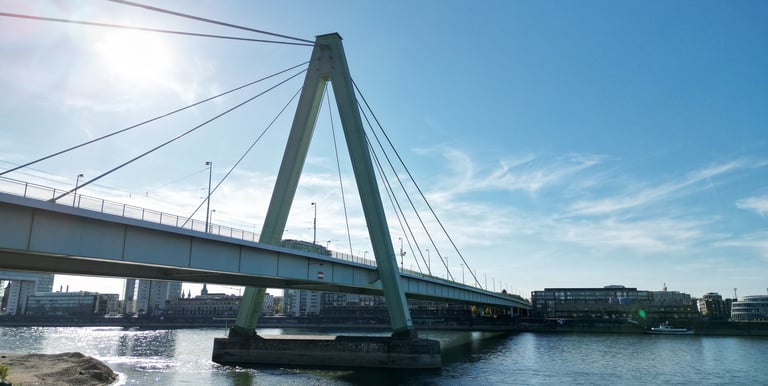 Luftaufnahme, Drohnenbild der Severinsbrücke in Köln