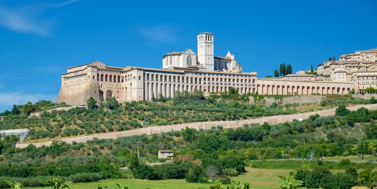 Assisi basilica francescana spiritualità arte Umbria