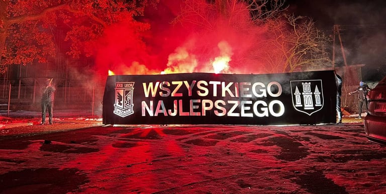 fajerwerki z napisem wszystkiego najlepszego lech poznań fc gostyń
