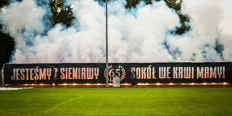 transparent stadionowy pirotechnika oprawa meczowa