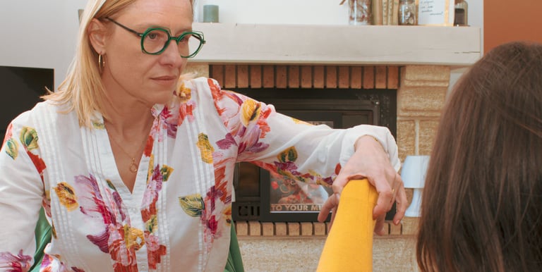 séance d'hypnose thérapeutique entre Lydie Tailland, hypnothérapeute et une cliente