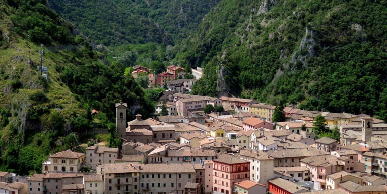 Cascate e sentieri romantici nelle Marche