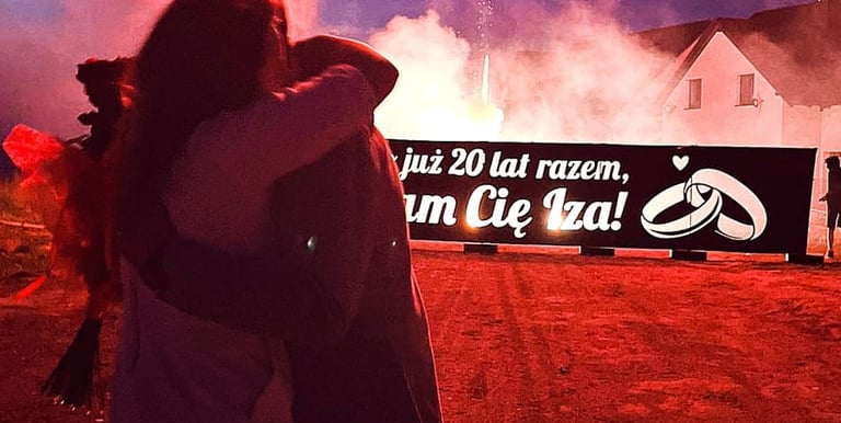 pomysl na prezent na rocznice ślubu fajerwerki z napisem kocham cie 