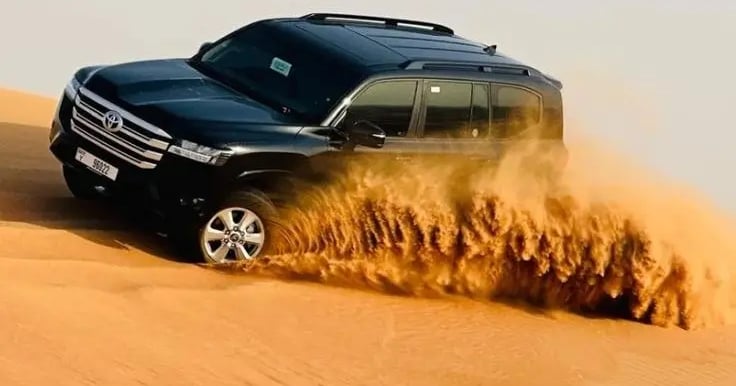 4x4 dune bashing experience in the Dubai desert during a desert safari