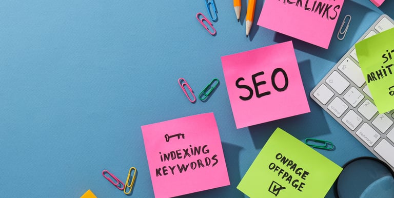 SEO strategy desk with sticky notes featuring indexing keywords, backlinks, and on-page optimization.