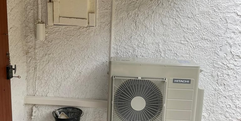 Unité exterieur d'une pompe a chaleur air:air de marque HITACHI