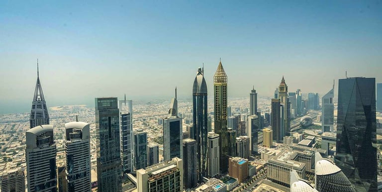 Luxury investment meeting in Dubai’s DIFC, reflecting Bond Properties Global’s advisory expertise.