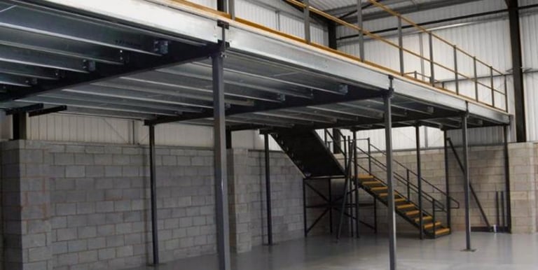 mezanino industrial para aumentar o espaço do ambiente