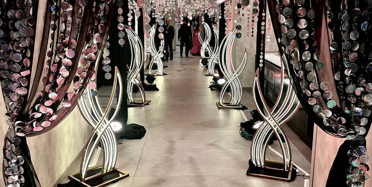 reception corridore decoration in black and white theme