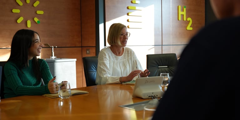 Réunion professionnelle avec les salariés de l'entreprise