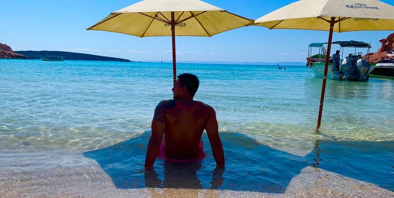 isla espirtu santo, descansado en ensenada grande,  saliendo desde playa el tecolote