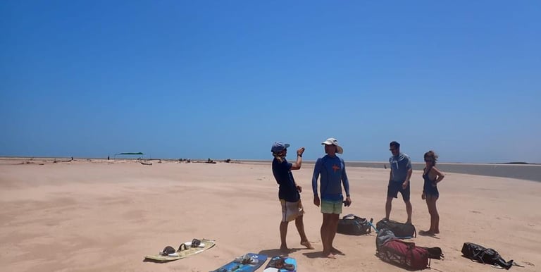 briefing a la plage départ trip kitesurf sur mesure